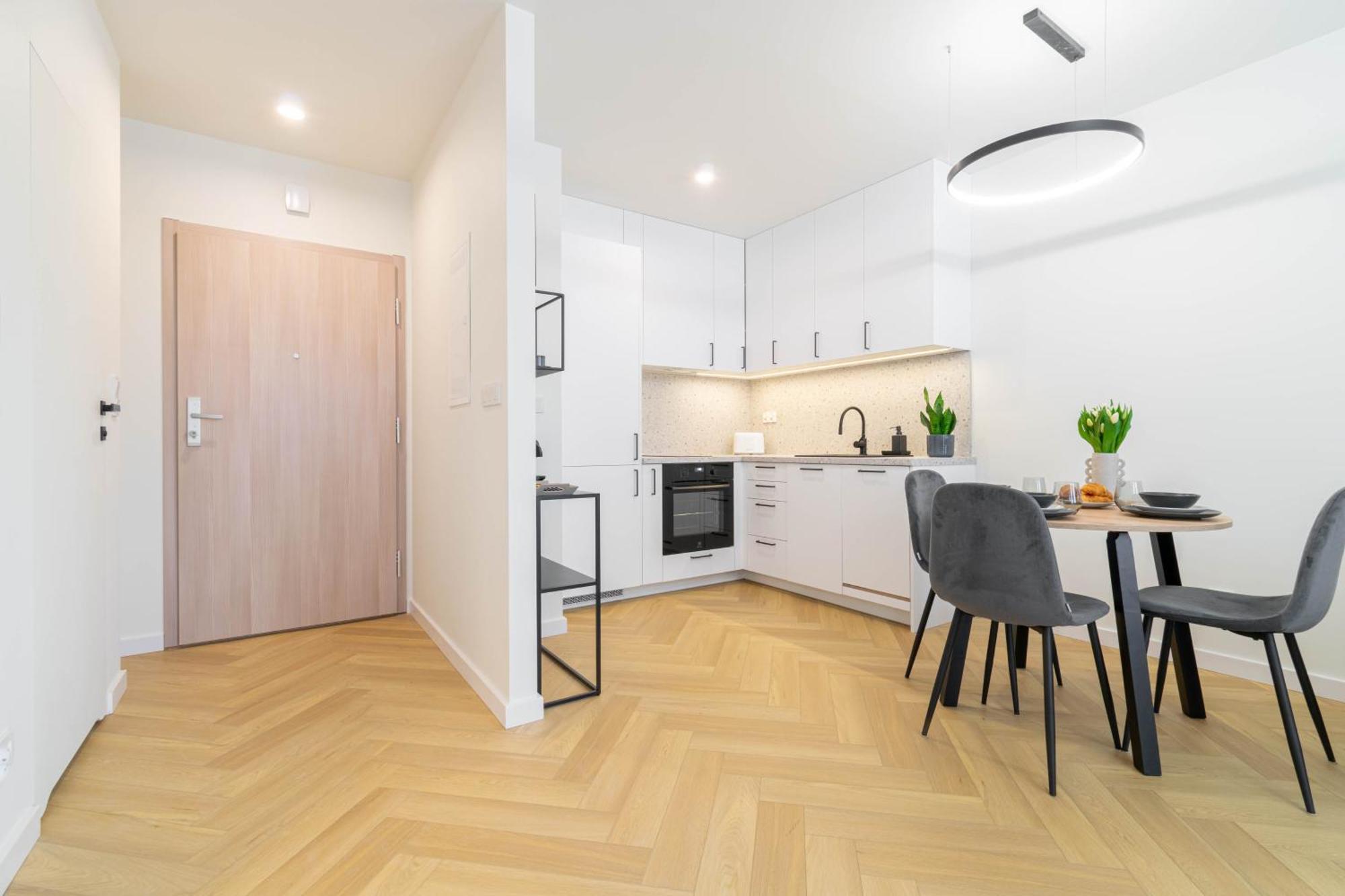 Blue Apartment Ceglana - Free Parking - Self Check-In Катовице Экстерьер фото